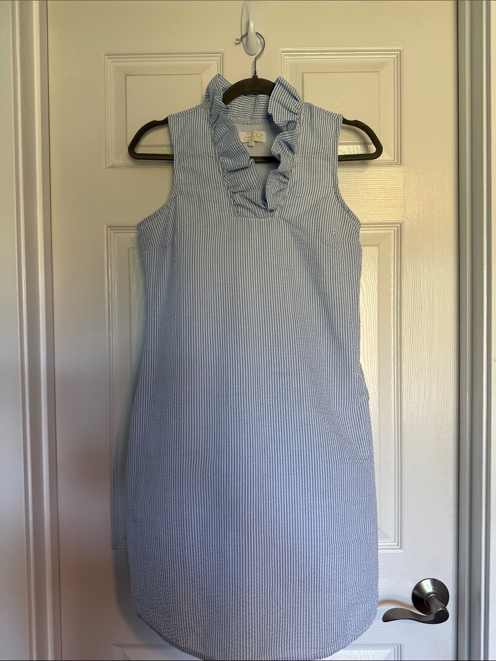 MudSleeveless Ruffle V-Neck Seersucker Shift Dress in Light Blue